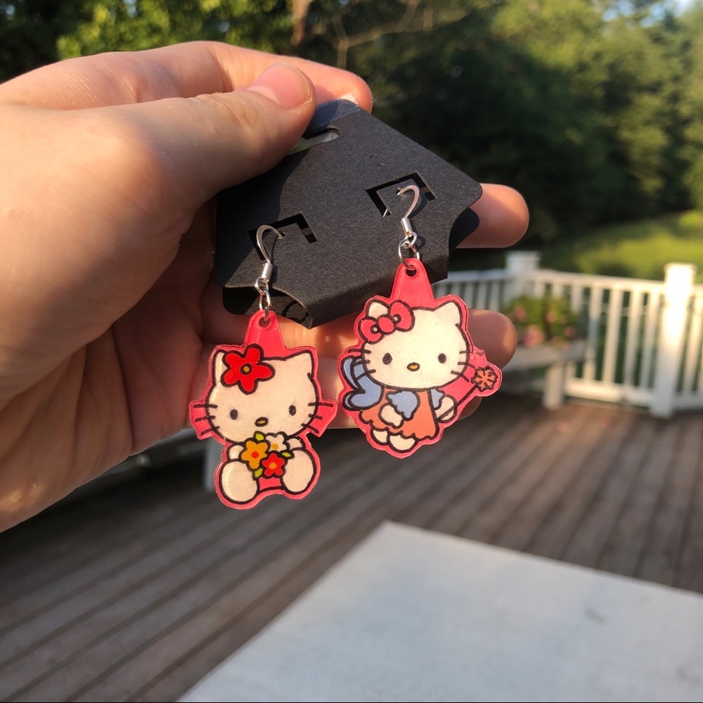 handmade hello kitty earrings 🎀